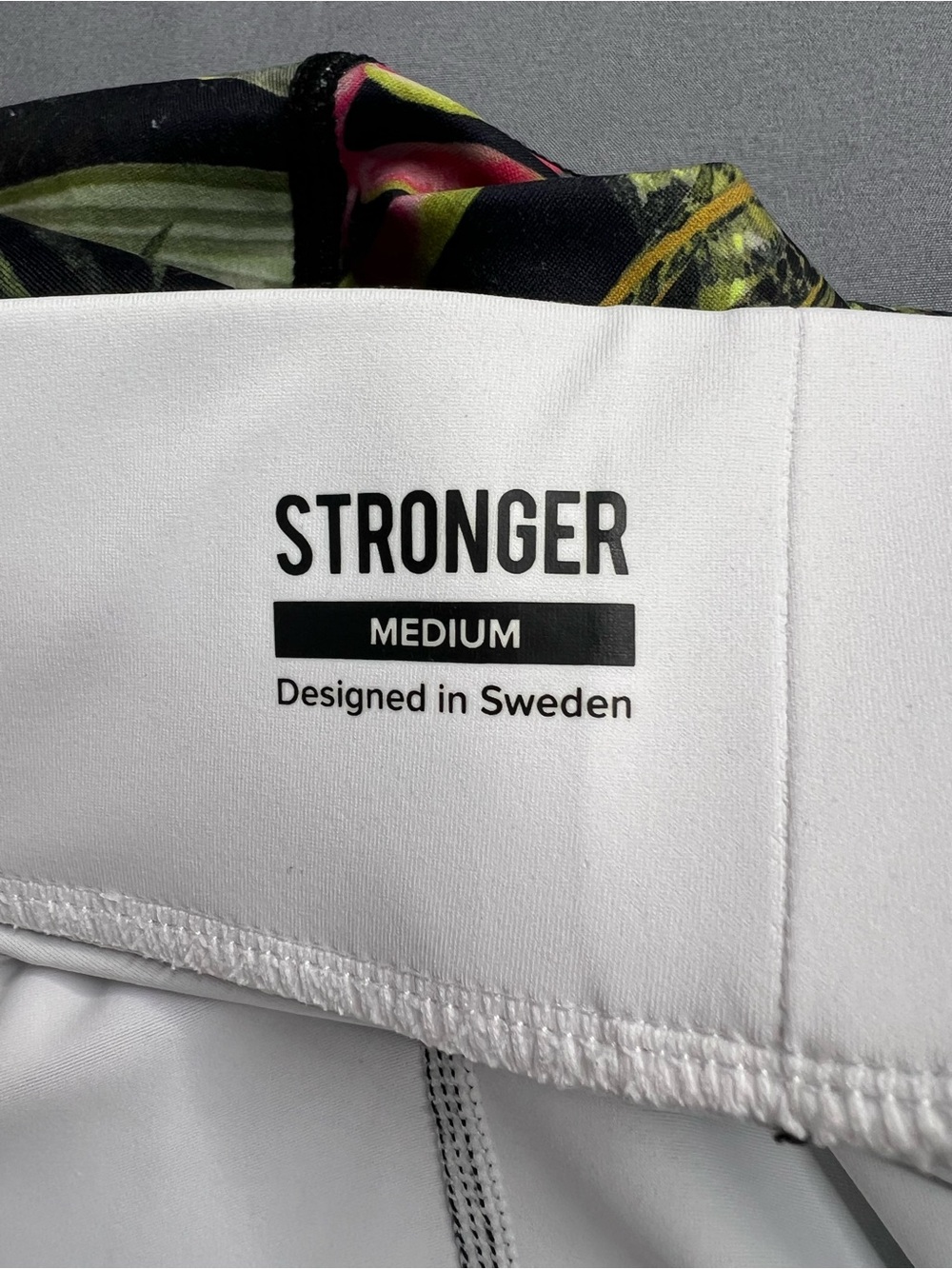 STRONGER Tropical Floral Leggings Med - Picture 7 of 8